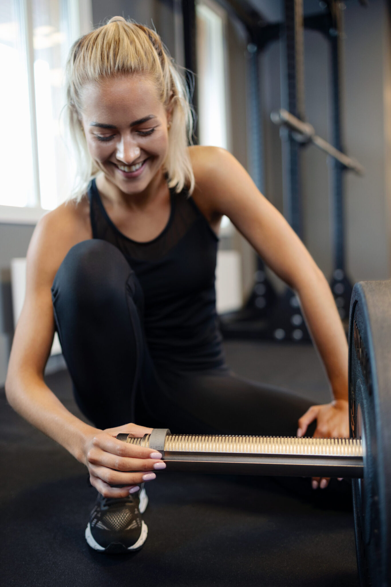 GUNGNIR - OLYMPIC BARBELL 20 KG 4 GUNGNIR - OLYMPIC BARBELL 20 KG - Imagen 3